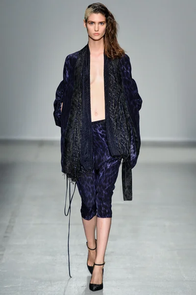 Look 25